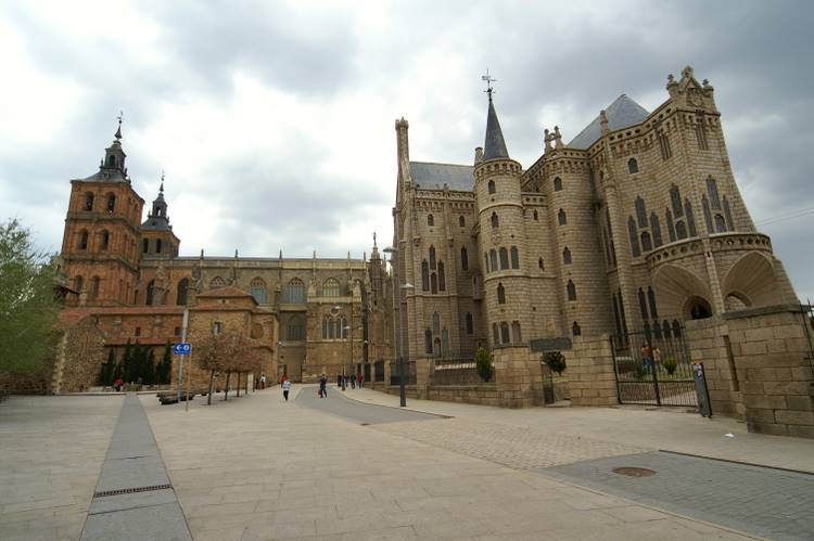 astorga kathedraal en bisschoppelijk paleis astorga kathedraal en bisschoppelijk paleis